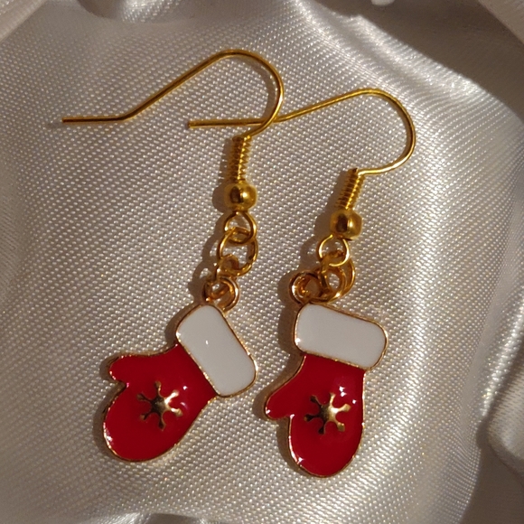Beautiful Christmas Earrings dangle - Picture 3 of 9